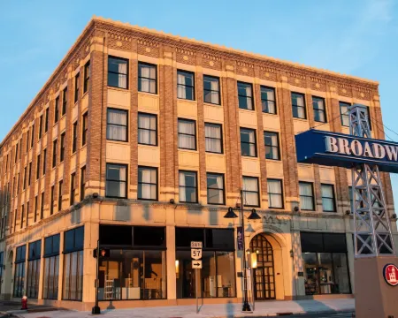 Ariel Broadway Hotel Hotels in Lorain