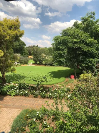 Elsjes Guesthouse Отели в г. Кемптон Парк