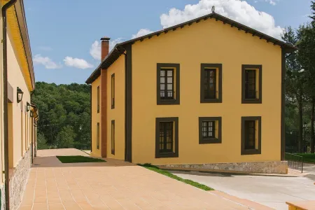 Reysan Centro Rio Lobos Отели в г. Canicosa de la Sierra