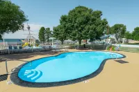 White's City Cavern Inn - Pool