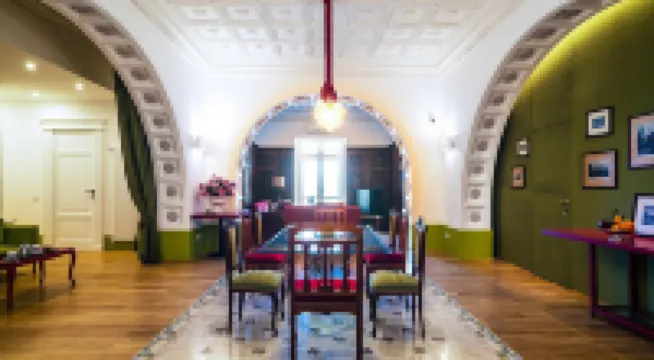 Donna Giulia, Luxury House