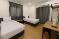 HOUI HOTEL Hotels in Baloi Indah