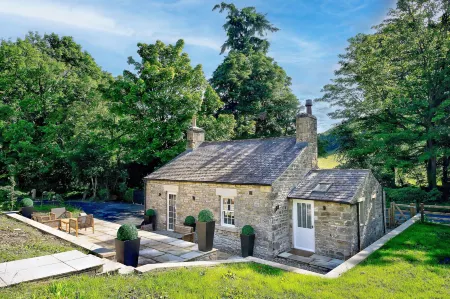 Langley Castle Hotel Отели в г. Хейдон Бридж