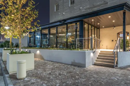 One11 Hotel Отели рядом с достопримечательностью «Лонг Вью Хаус энд Гарденс»