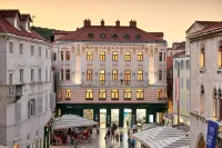 Piazza Heritage Hotel - Airport Shuttle