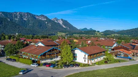 Das Bergmayr - Chiemgauer Alpenhotel Отели в г. Инцелль