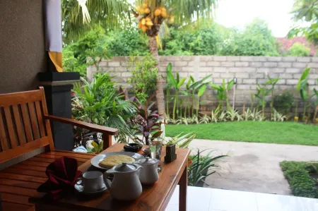 Pande Guest House Отели рядом с достопримечательностью «Biorock Pemuteran bali»