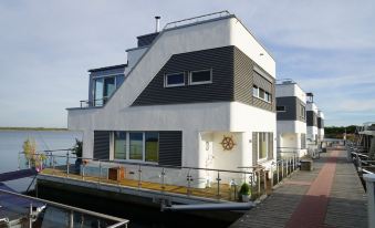 Schwimmendes Haus Robby II
