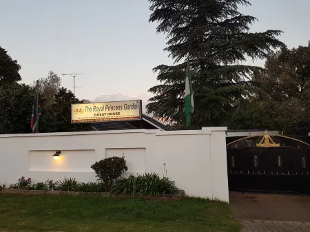 The Royal Princess Garden in Randburg Отели рядом с достопримечательностью «Melville Koppies»