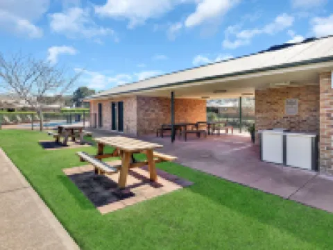 Potters Apartments Hotels in Nulkaba