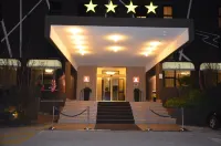 Hotel Victoria Hotels near Chiesa di S.Maria in Foro (o dei Servi)