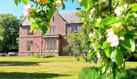 The Gables Отели в г. Swinton