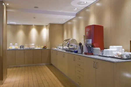 Parnon Hotel Отели рядом со станцией Omonia Railway Station