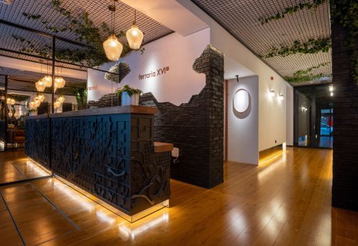 페라리아 XVI Lh 호텔 주변 거리