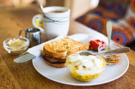 Distant Relatives Ecolodge & Backpackers