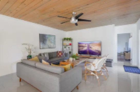 Amazing House with Pool Coral Gables Hotels in Glenvar Heights