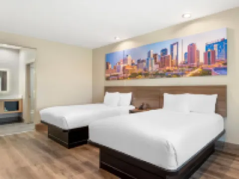 Clarion Pointe Hotels in Spring