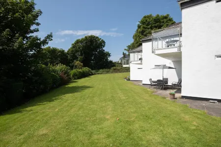 Harbour Reach - Close to Beach Parking
