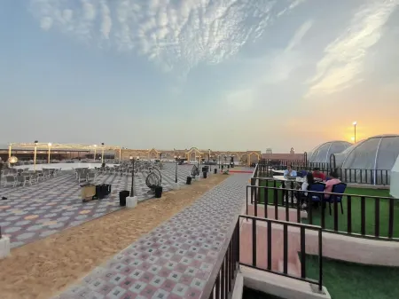 Sunset Desert Safari With Glamping Отели в г. Аль Оер