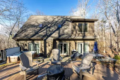 111 Hickory Springs in Wintergreen Resort Hotels near Greenstone Overlook