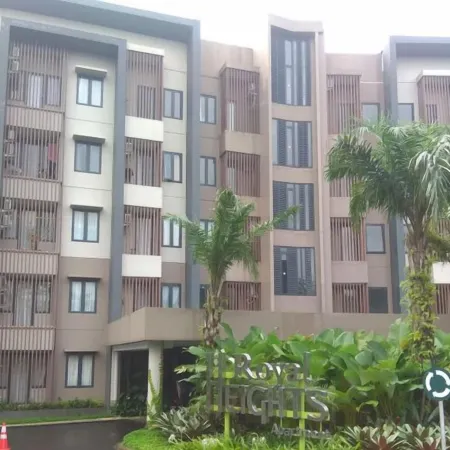 Comfort 1Br At Royal Heights Apartment