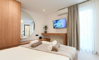 Mgk Complex Suite with Private Pool Ligaria,Made