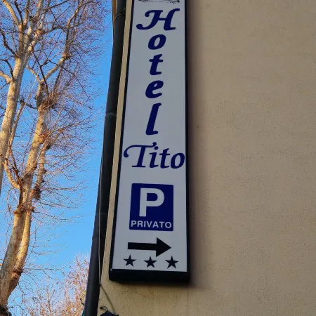 Hotel Tito Отели рядом с достопримечательностью «Музей М9»