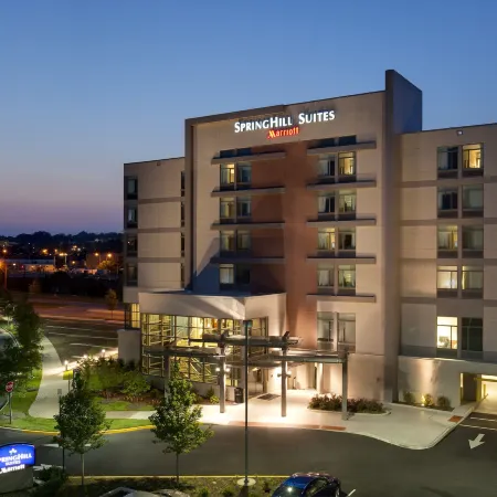 SpringHill Suites Alexandria Old Town/Southwest Отели рядом с достопримечательностью «Набережная Старого города»
