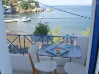 Alkistis Cozy by the Beach Apt. in Ikaria Island, Therma 1st Floor - con vistas a la montaña