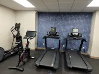 La Quinta Inn & Suites by Wyndham Lake George - Gym