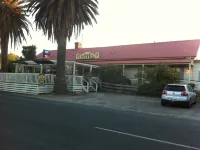 Riverside holidays by readyset - parking