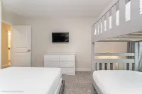 現代化的帶私人游泳池和免費水上公園的聯排別墅！