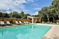 Logis la Bastide de Grignan Hotel & Restaurant "La Chênaie" Hotels in Chantemerle-les-Grignan