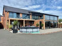 Open Plan Barn Conversion in Herefordshire Hotels in 