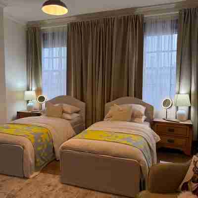 3 Bedrooms in Central Tunbridge Wells Rooms