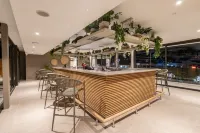 Plett Quarter Hotel - Lion Roars Hotels & Lodges - bars