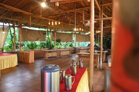 Bamboo and Bricks Resort, Panshet Отели в г. Saiv Kh