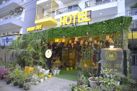 My one Hotel-Golf course Road