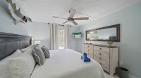 Pura Vida 2 Bedroom Condo by RedAwning - balcony