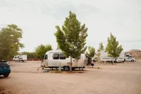 Dukes Slickrock Campground & RV Park - parking