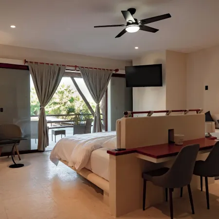 Beach Front Hotel Boutique DK House