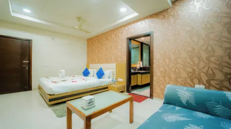 Hotel Sawamani and Restaurant Отели рядом с достопримечательностью «KHATU SHYAM JI»