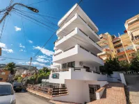Lazy Roo Hostel Saranda Hotels in Saranda