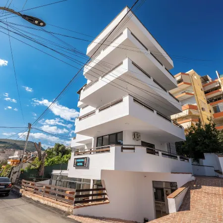 Lazy Roo Hostel Saranda