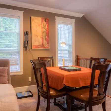 Vancouver Yuelai Guesthouse Отели в г. Кокуитлам