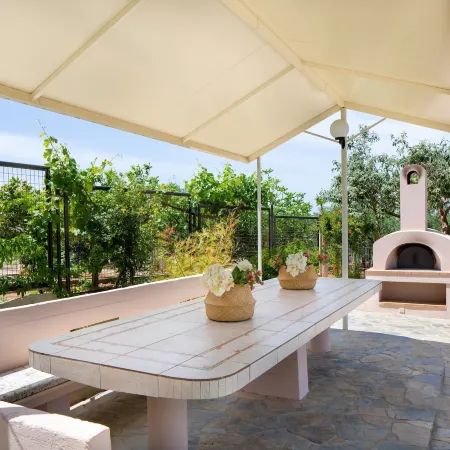 Villa Elihrisos-private heated pool near the sea