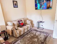 3 Bed - Sleeps 4 - Free Parking - Private Garden Hotels in Wellingborough