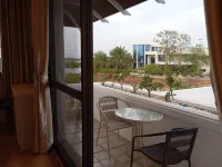 Waterfront Royal Villa Hotels in Amphoe Bang Pakong
