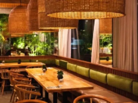 โรงแรมไอรอนวู้ด โรงแรมในตาโคลบัน