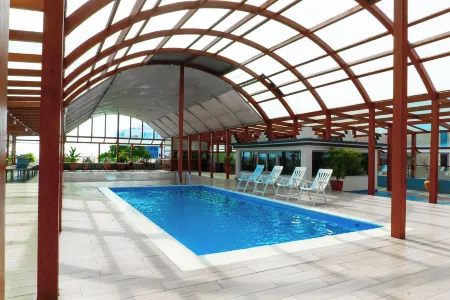 Hotel De Fez Отели рядом с Аэропорт Пуэнт-Нуар Агостино Нето